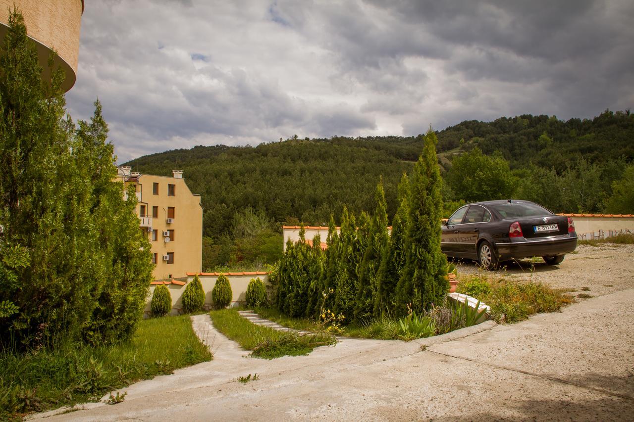 Вихрен-Стаи И Апартаменти За Гости Sandanski Exteriör bild
